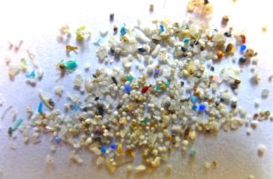 Europäische Kommission veröffentlicht lang erwarteten Vorschlagsentwurf zur Eindämmung von Mikroplastik